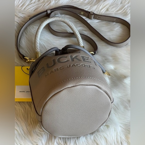Marc Jacobs The Leather Bucket Bag - Picture 6 of 15